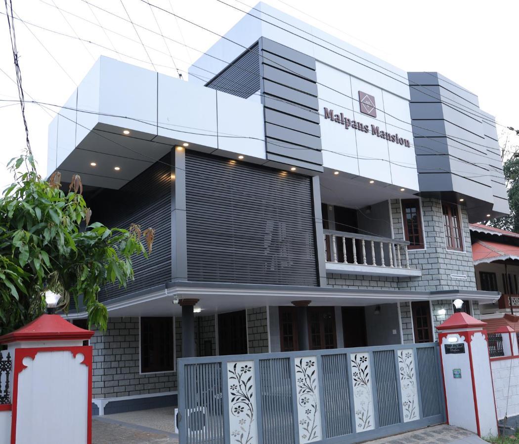 Hotel Malpans Mansion Nedumbassery Exterior foto